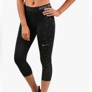 Nike Pro Linear Rain Dri-fit athletic Capri cropped leggings size L